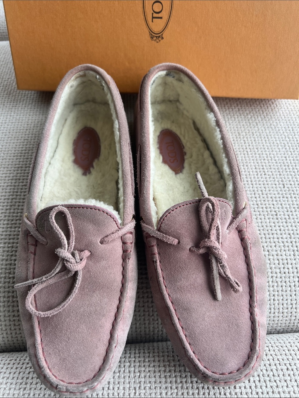 Tod’s women’s Suede Shearling Lined Moccasin Slippers - Dusty Pink Sz 38. 1/2